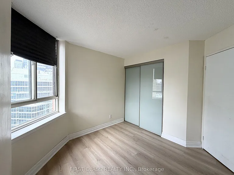 633 Bay St #2516 — Photo 27