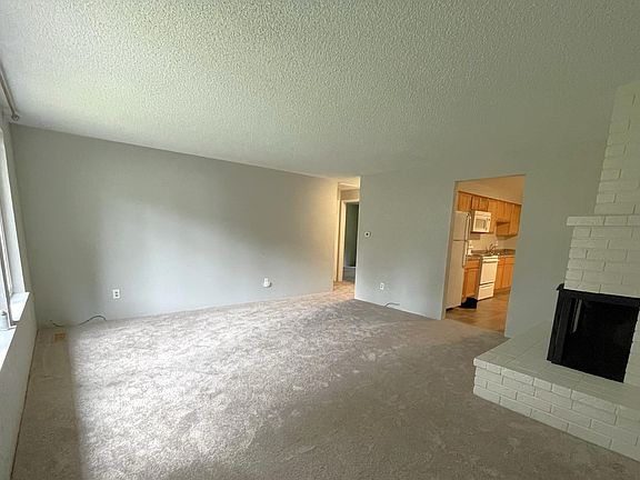 3rd image of 2570 Lund Ave SE