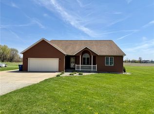 410 Wildwood Ln, Mechanicsburg, IL 62545