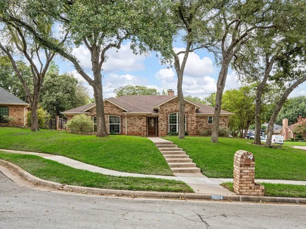 3804 Berkshire Ct, Bedford, TX 76021