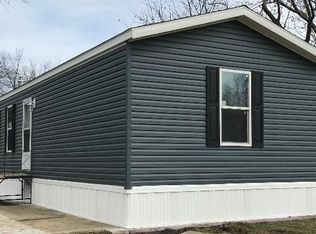 31 Pulaski St, Mahomet, IL 61853