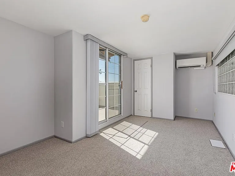 2333 Oak St #3 — Photo 34