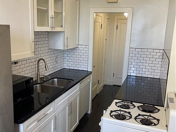 4th image of 315 W 3rd St Unit 903