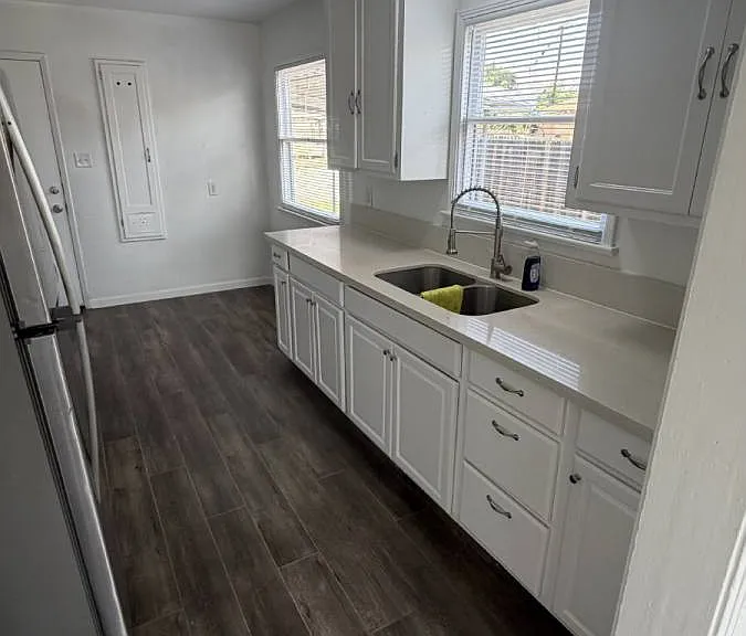 1400 Maitland Dr — Photo 3