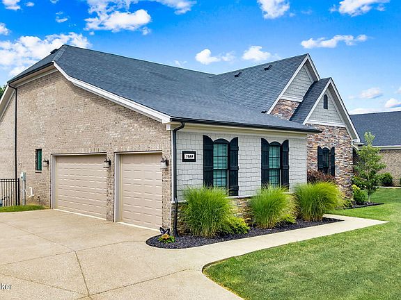2nd image of 1922 Scenic Lakes Dr