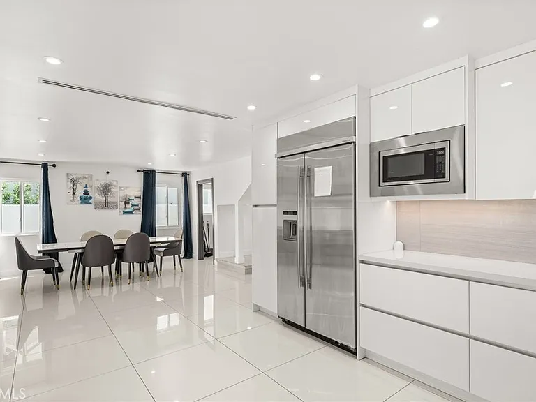 4630 Cedros Ave — Photo 17