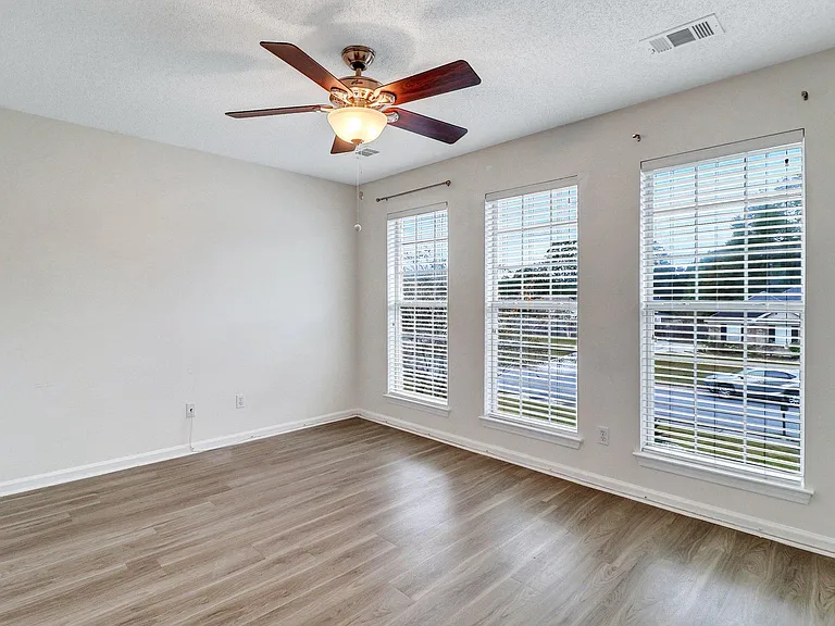 106 Silverton Rd — Photo 33
