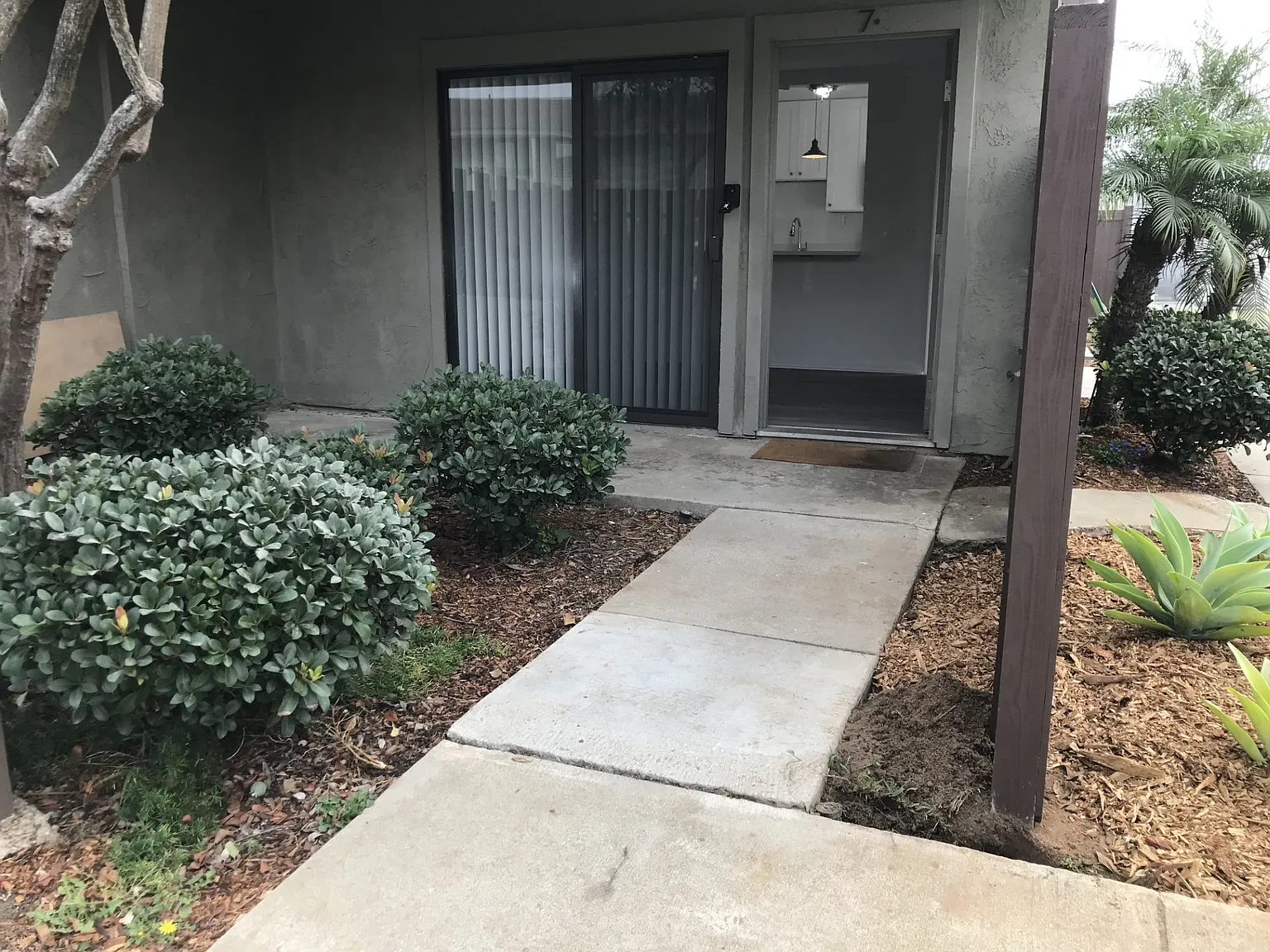 Studio, 300 sqft, $2,149 — Photo 3