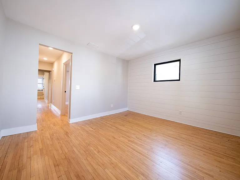 2612 2nd Ave S #3 — Photo 2