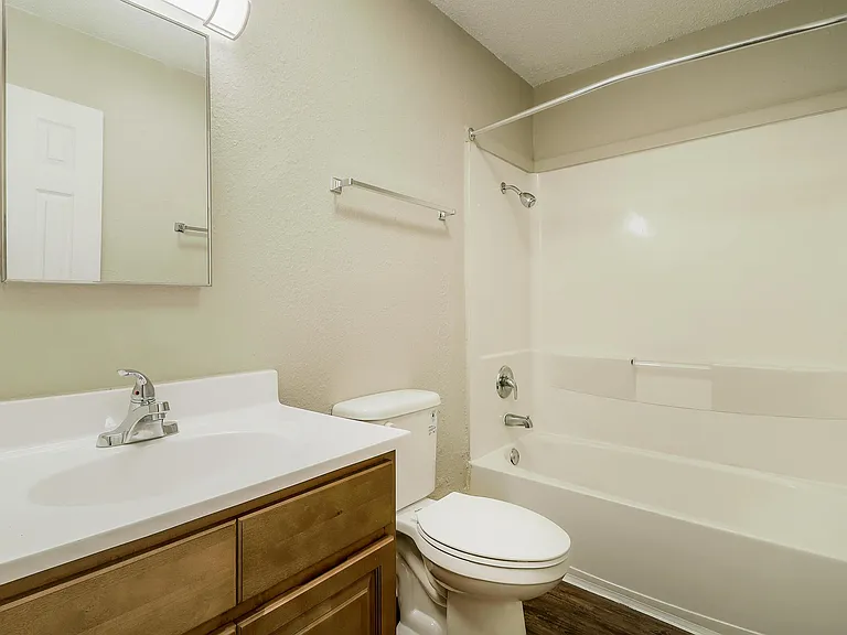2 Bedroom, 1 bathroom. Bathroom photo