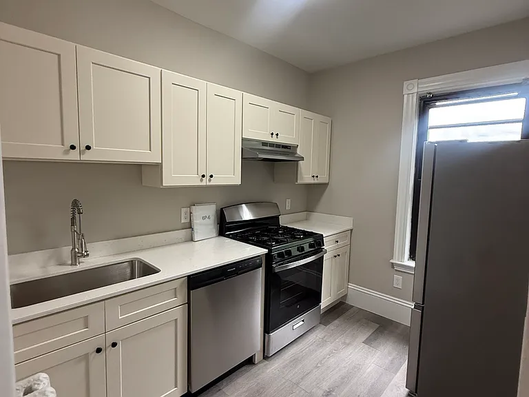 42 Walnut St #2 — Photo 1