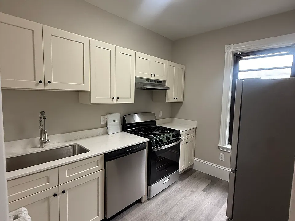 42 Walnut St #2