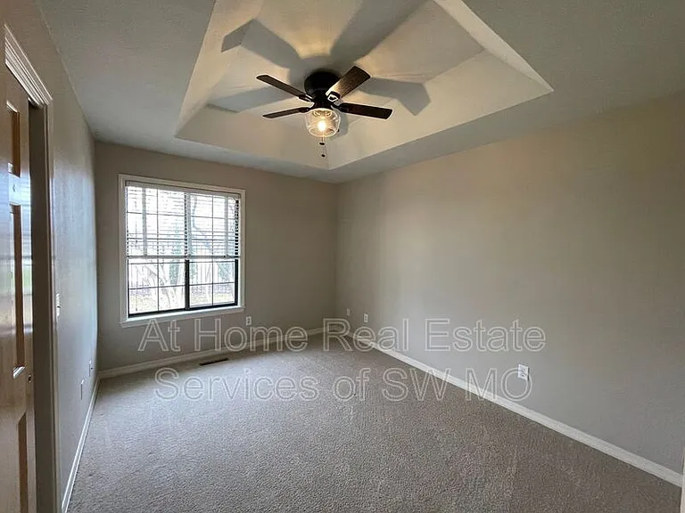 3655 E Cromwell Ln — Photo 6