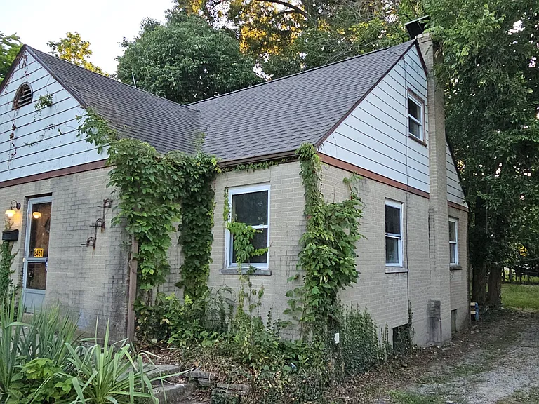 8461 Saint Clair Ave — Photo 2