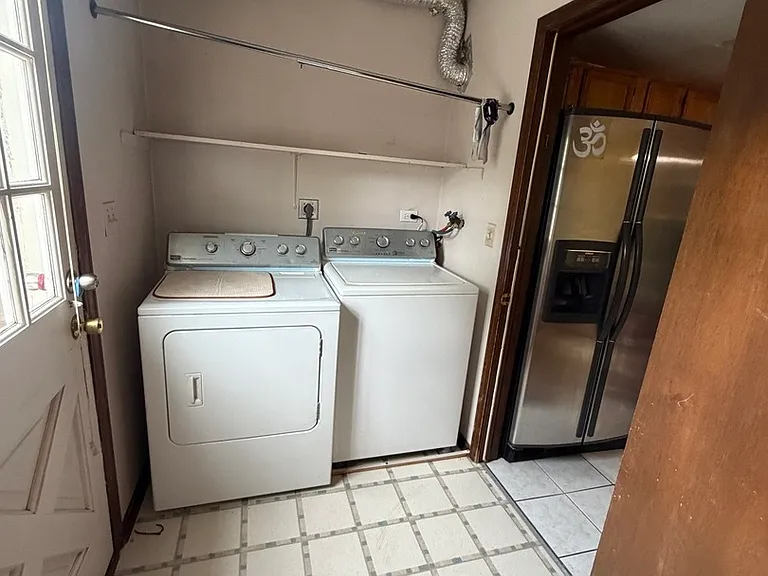 805 Bishop Ct #H — Photo 6
