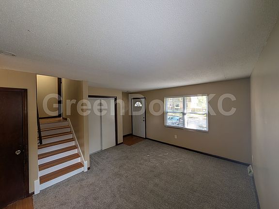 4th image of 329 S Cardinal Dr