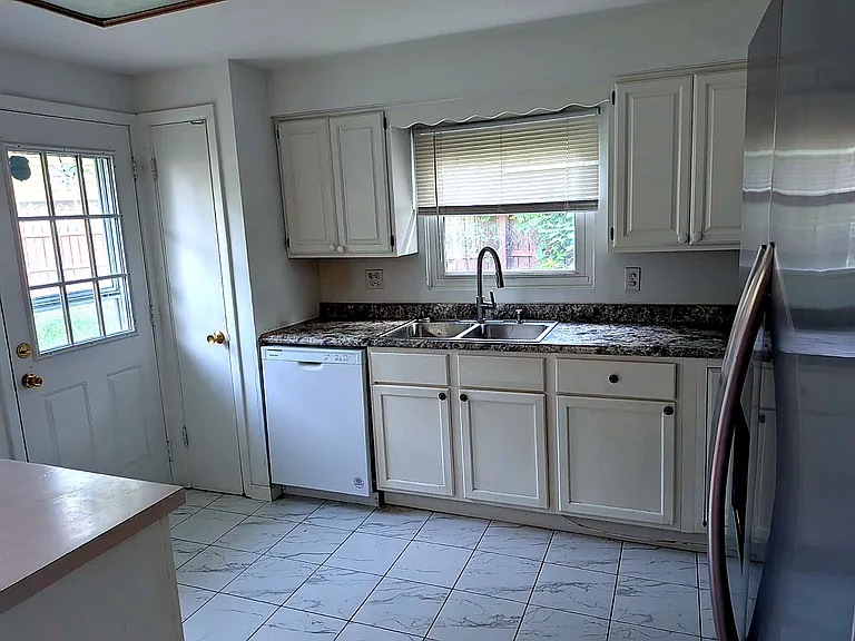 386 Dover Ln #1 — Photo 3