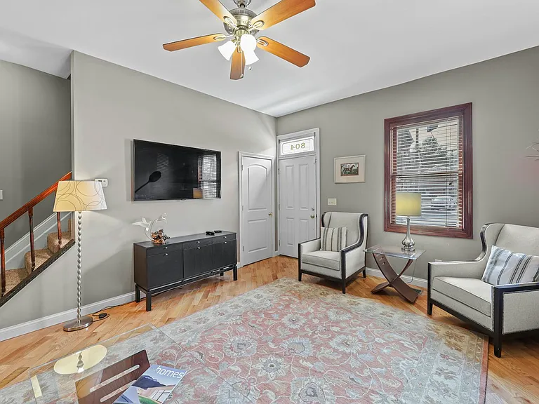 804 Main St — Photo 3