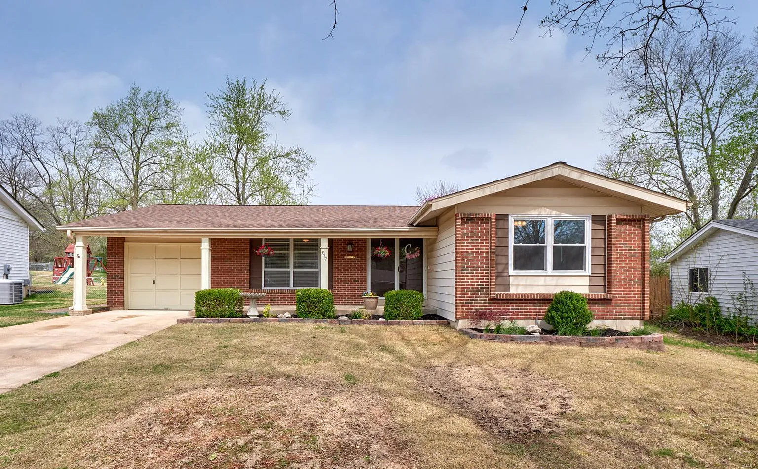 537 Arborwood Dr photo 1