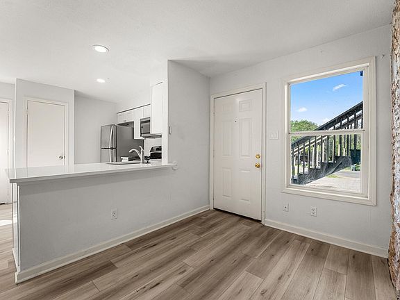 4th image of 608 Bracewood Cir