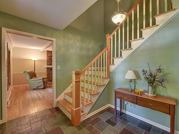 5th image of 328 Florence Ct
