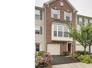 42271 Saint Huberts Pl, Chantilly, VA 20152