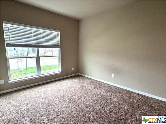 5th image of 704 Skylar Heights Dr