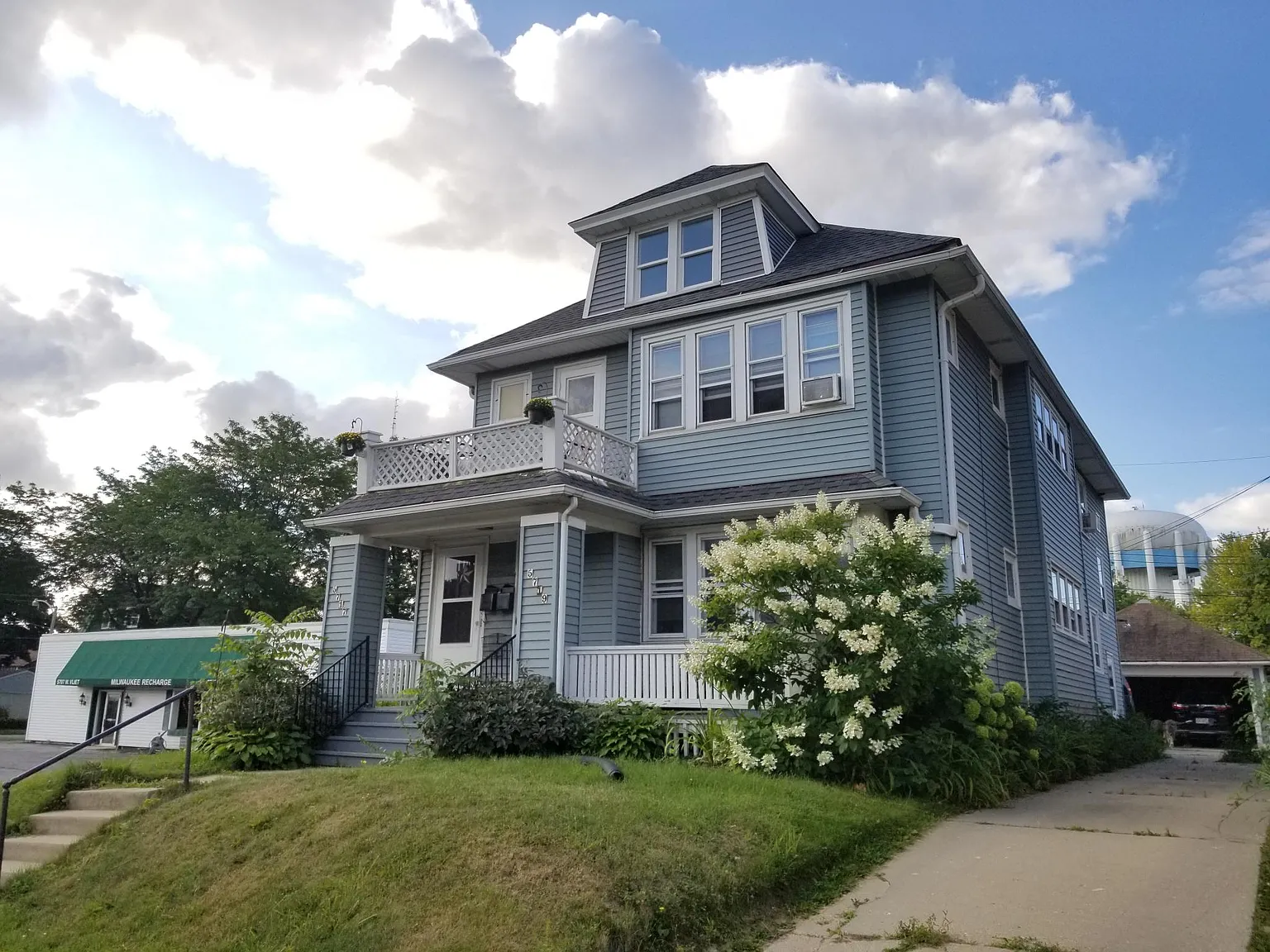 3 bed, 2000 sqft, $1,925 — Photo 1