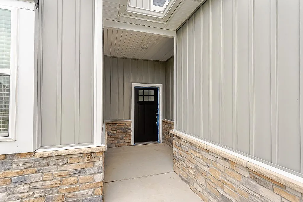 4 bed, 3.0 bath, 2317 sqft, $2,950 — Photo 2