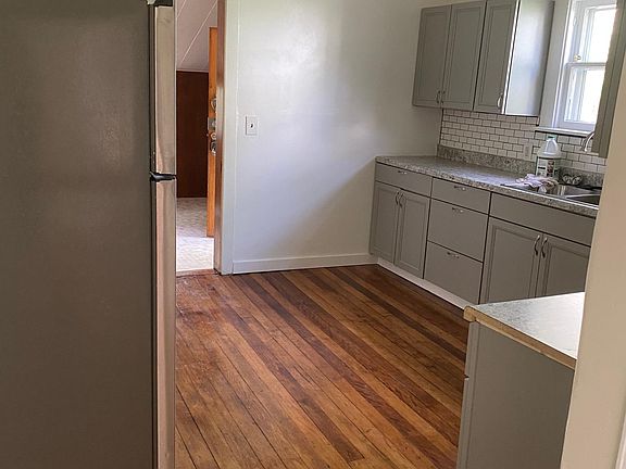3rd image of 861 9th St NW