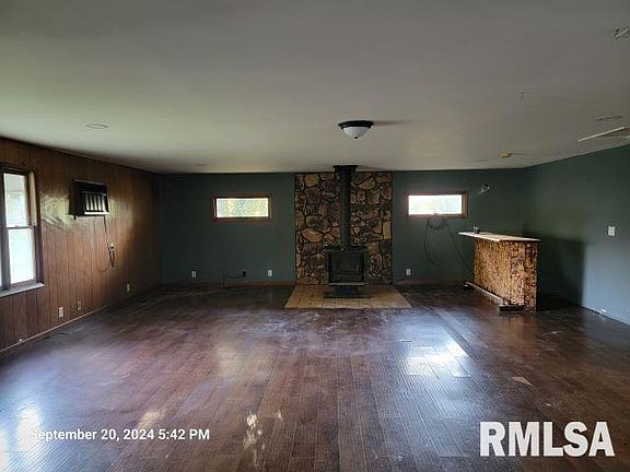 4th image of 410 E Florence St