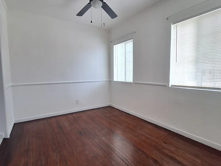 11256 Victory Blvd — Photo 5