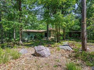 9 Hilltop Rd, Kinnelon, NJ 07405