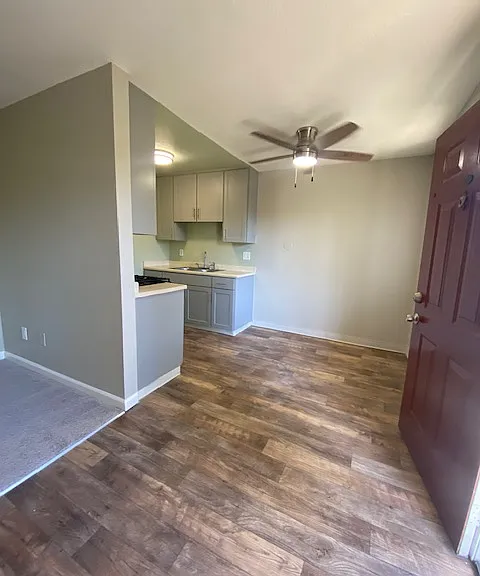 Lincoln Village Apartments — Photo 35