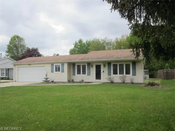 15700 Pinewood Dr, Strongsville, OH 44136