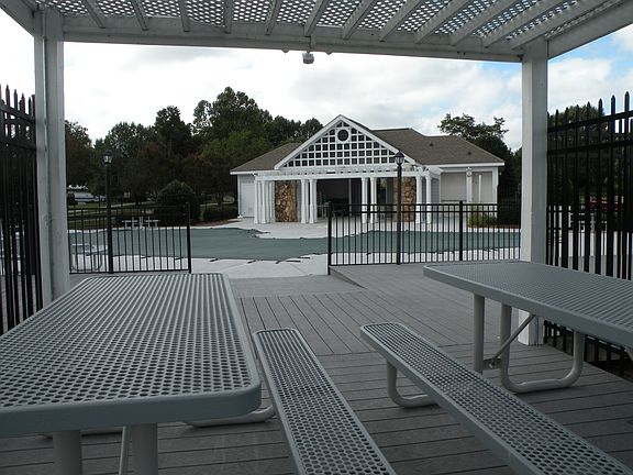 5th image of 224 Castles Gate Dr