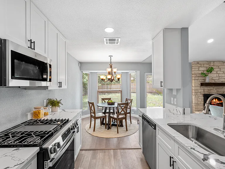 Hillside Dr — Photo 7