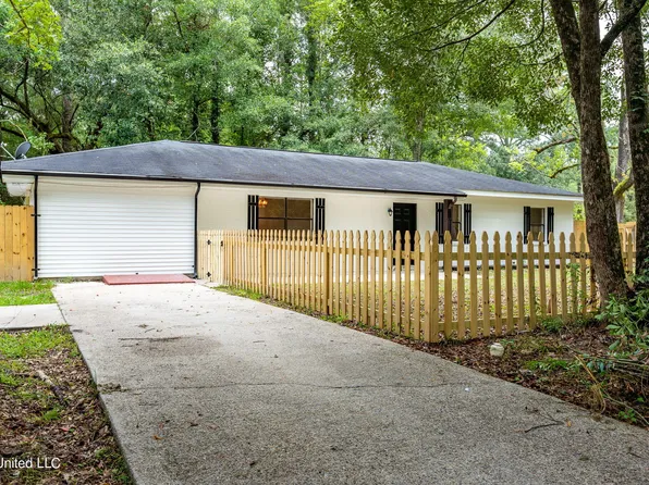 605 N Abrams Ave, Picayune, MS 39466