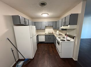 515 W Grant Ave APT 6, Charleston, IL 61920