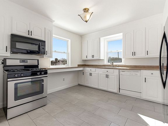 2nd image of 30 Longwood Rd