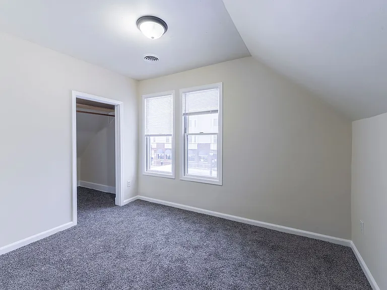 1715 Glenwood Avenue — Photo 3