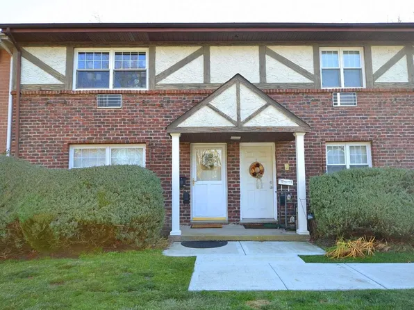 10 Glen Hollow Drive #C16, Holtsville, NY 11742