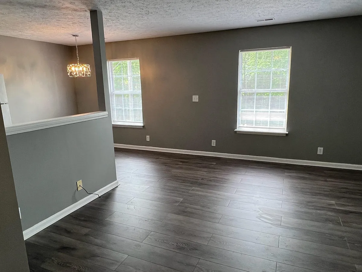 Building Photo - 163 Sarah Way #4