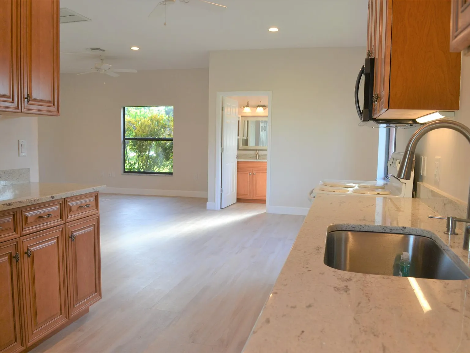 1 bed, 900 sqft, $1,850 — Photo 4
