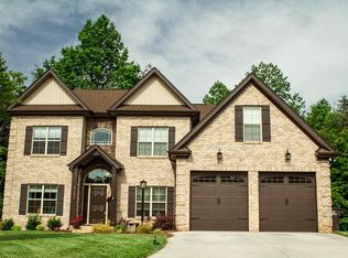 4395 Milhaven Park Ln, Winston Salem, NC 27106