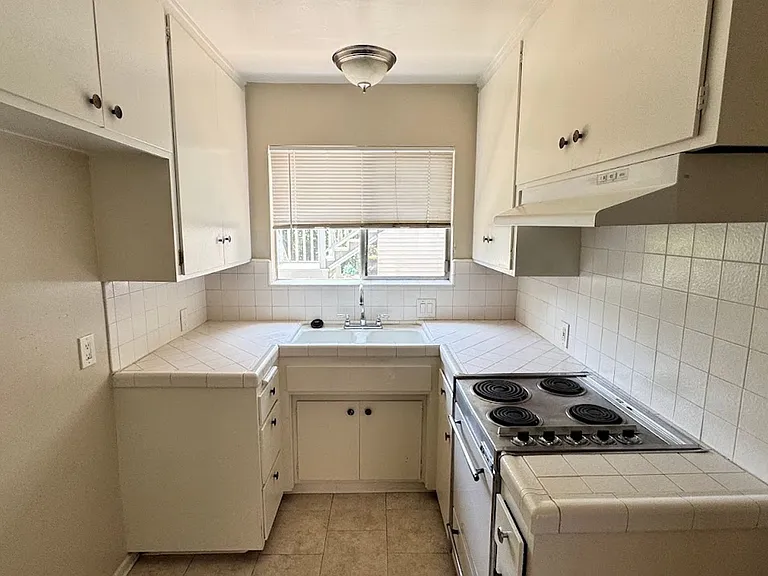 13422 Camilla St — Photo 10
