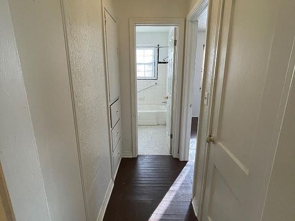 5th image of 1030 Arkansas St