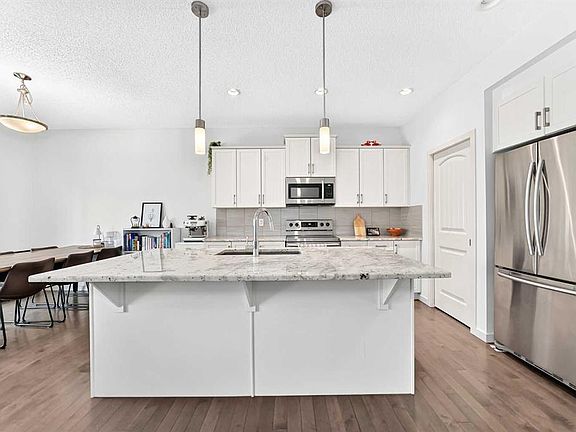 4th image of 337 Auburn Meadows Blvd SE
