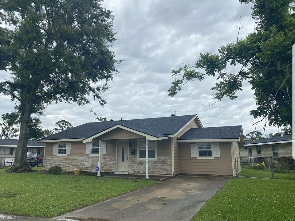1st image of 2913 General Pershing Dr