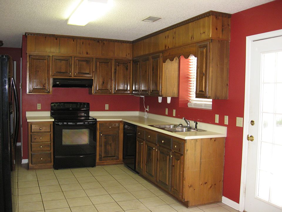 2nd image of 624 Walker St